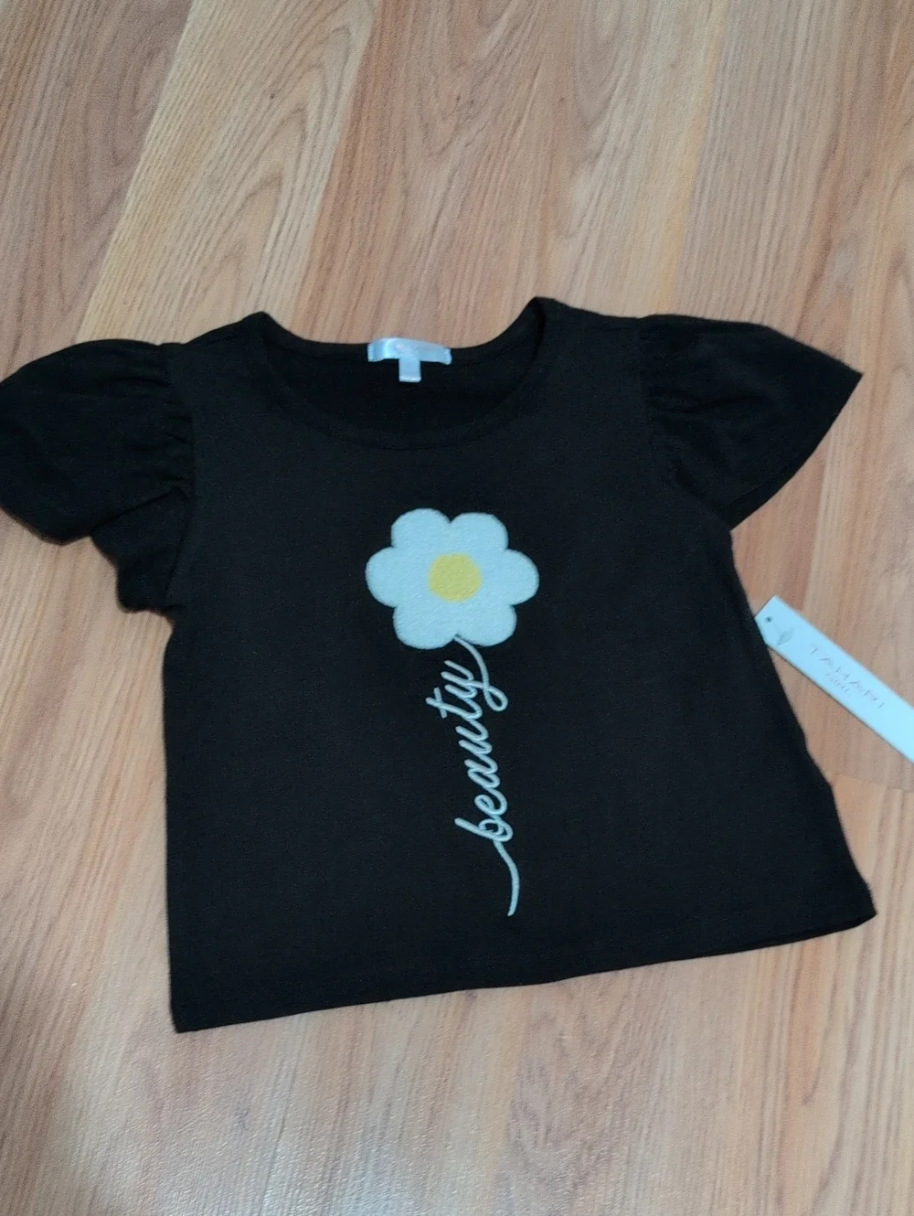 NWT Tahari Black Short Sleeve Tee with White Daisy and Yellow Center
